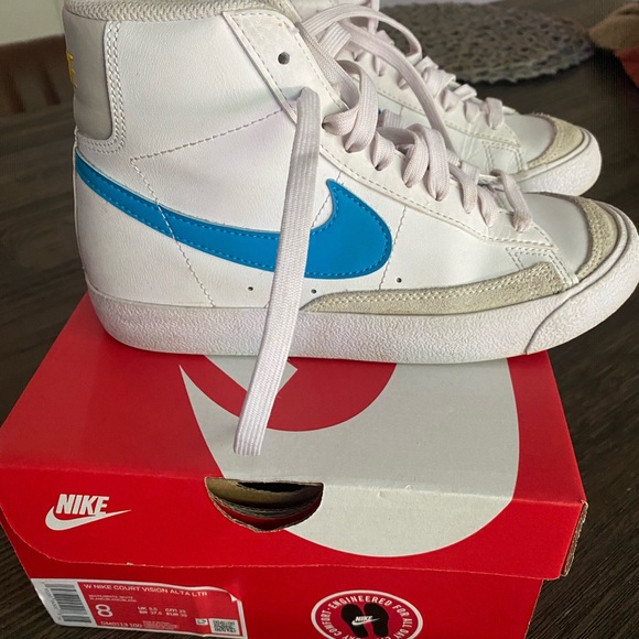 Nike like new - Picture 3 of 4